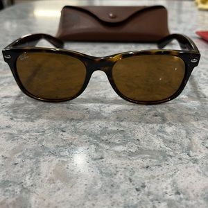 Ray-Ban 2132 new wayfarer tortoise